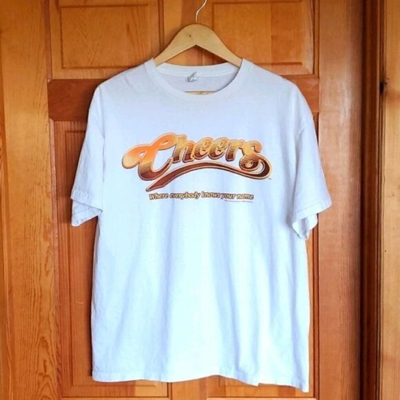 Delta 2010 Graphic "CHEERS" "Where everybody knows your name" SS Sz. L T-SHIRT - Picture 1 of 10